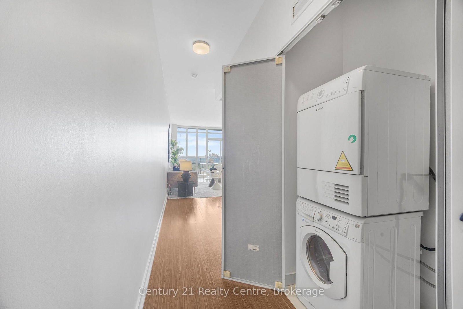 21 Iceboat Terrace • #3307 • Toronto, ON photo 21