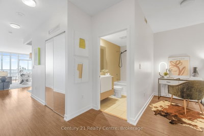 21 Iceboat Terrace • #3307 • Toronto, ON photo 5