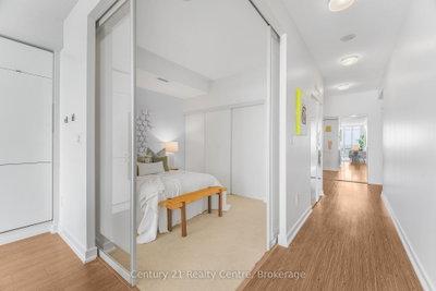 21 Iceboat Terrace • #3307 • Toronto, ON photo 9