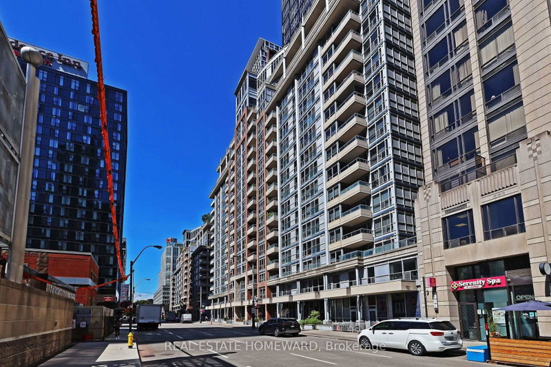 PH31 - 250 Wellington Street W