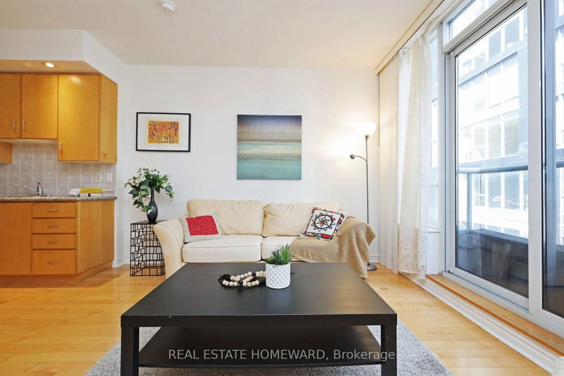 PH31 - 250 Wellington Street W
