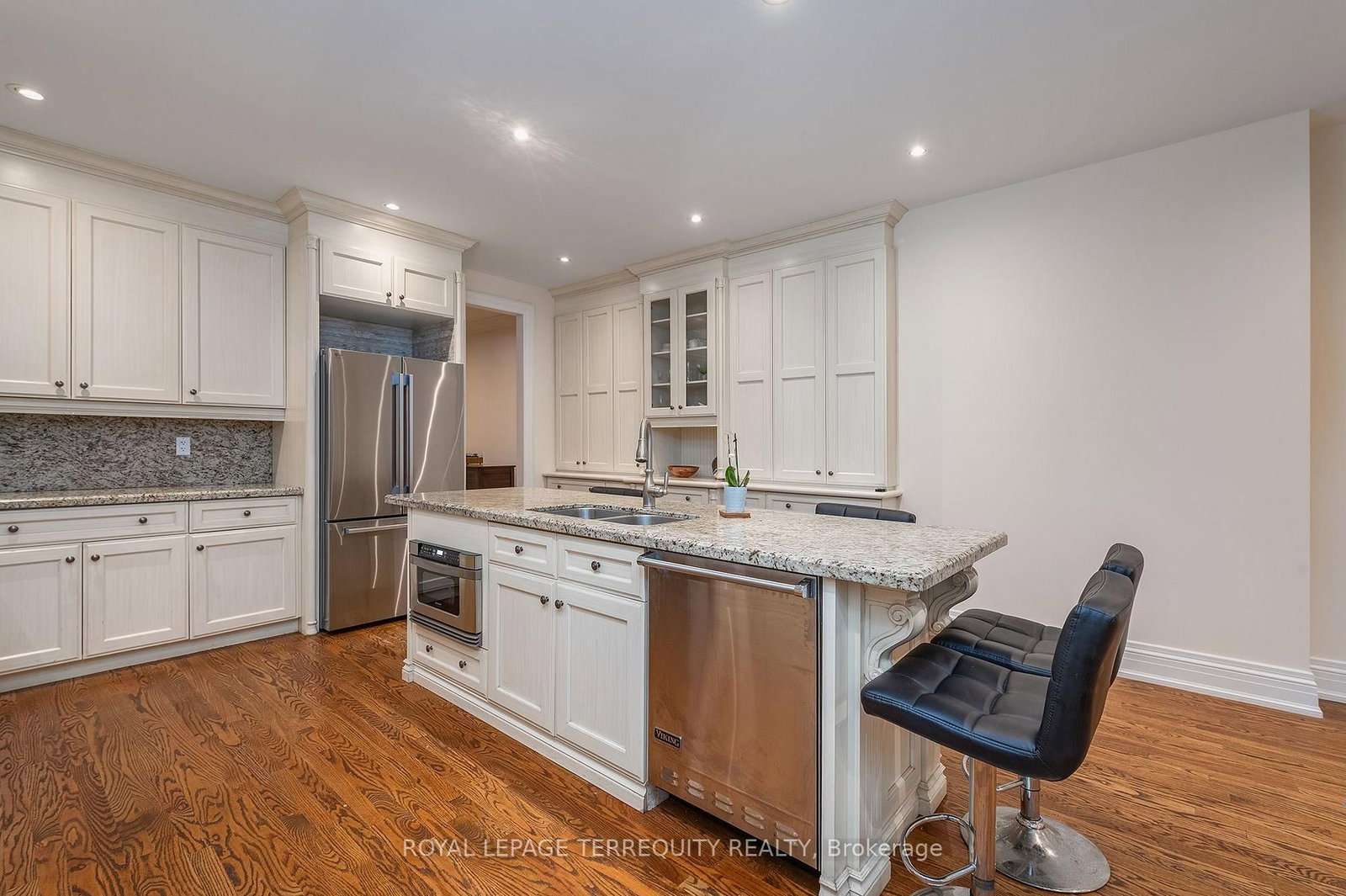 329 Walmer Road • Toronto, ON photo 12