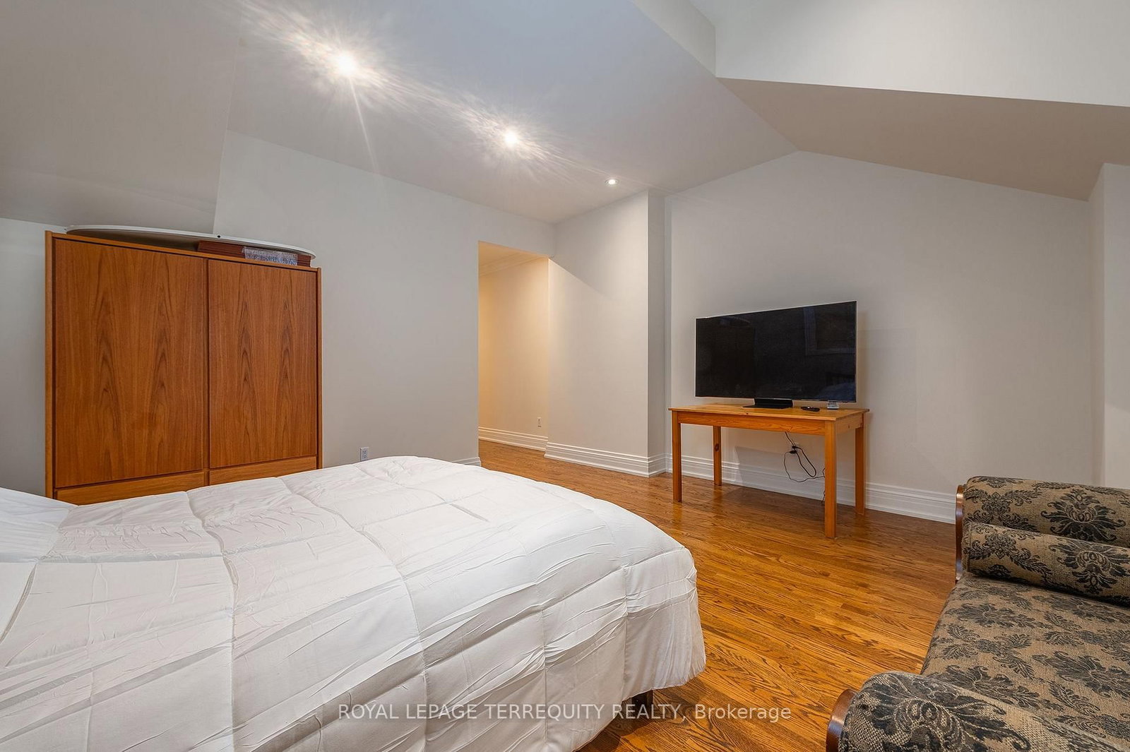 329 Walmer Road • Toronto, ON photo 23