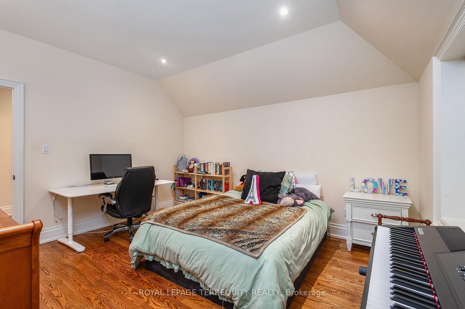 329 Walmer Road • Toronto, ON photo 33