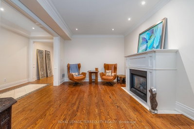 329 Walmer Road • Toronto, ON photo 6