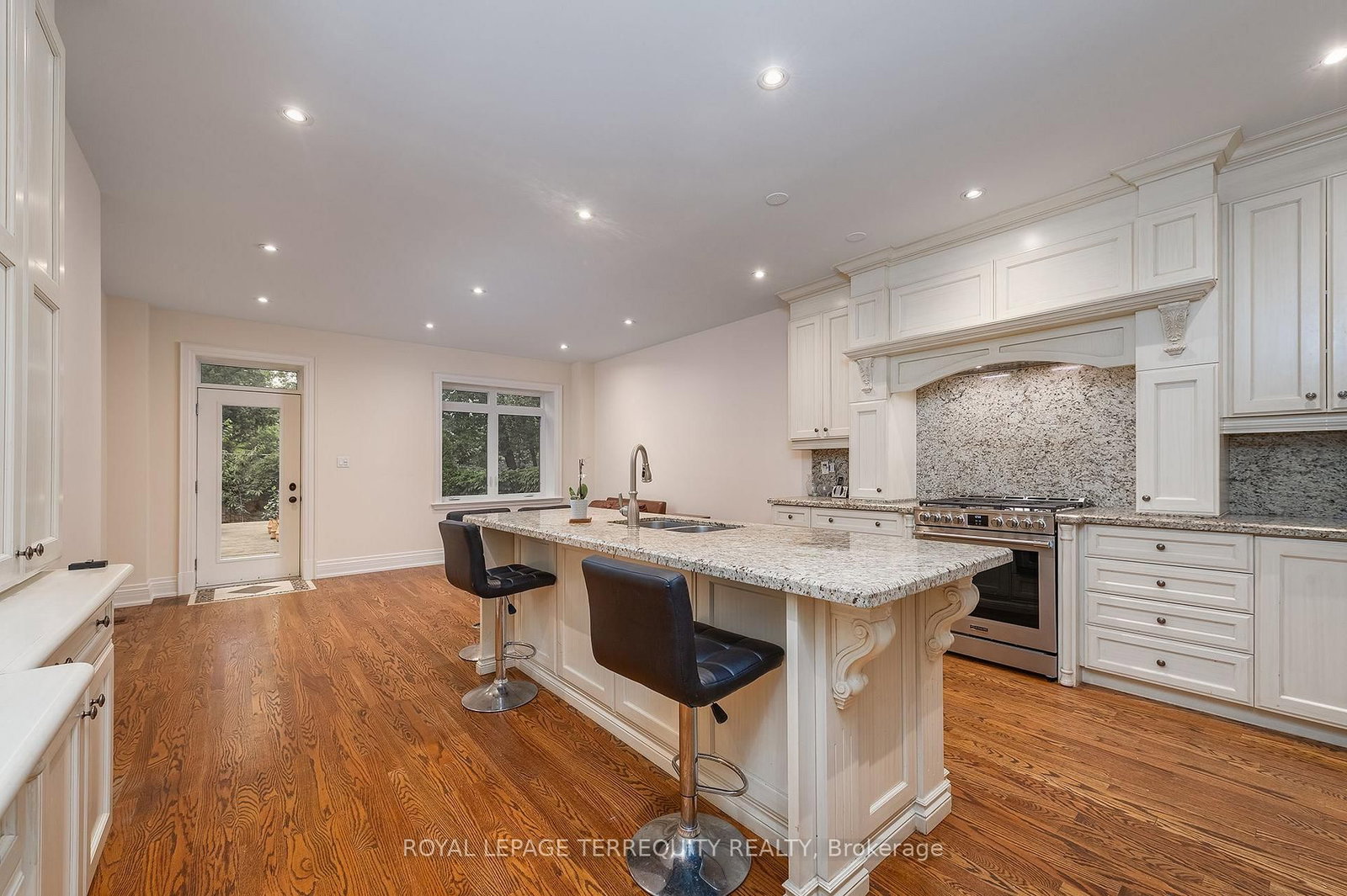 329 Walmer Road • Toronto, ON photo 9