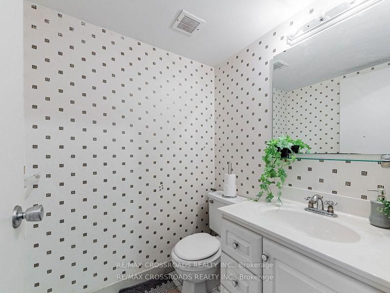 20 Sunrise Avenue • #111 • Toronto, ON photo 37