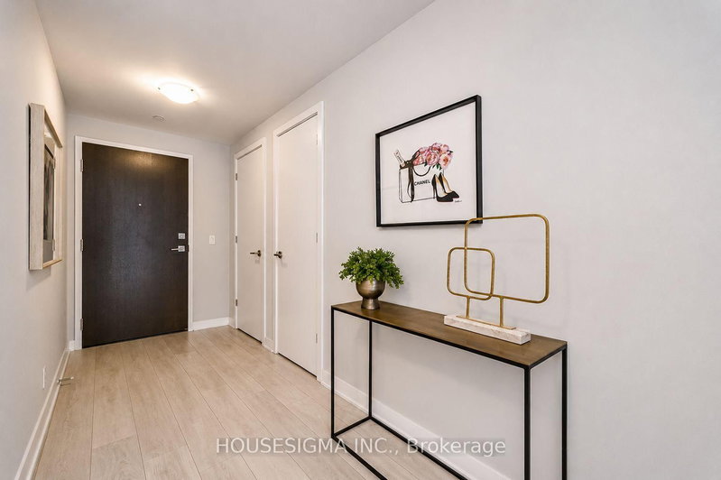 3705 - 2221 Yonge Street