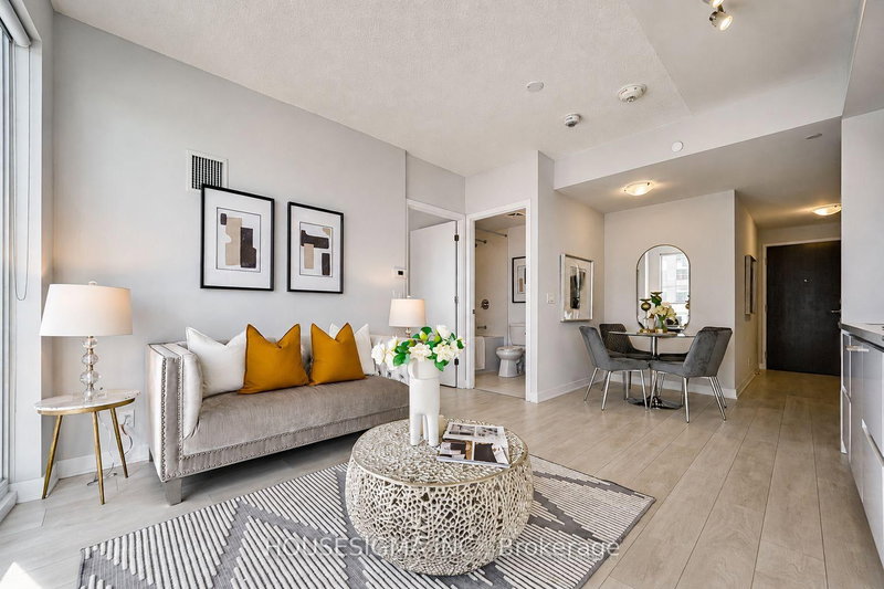 3705 - 2221 Yonge Street