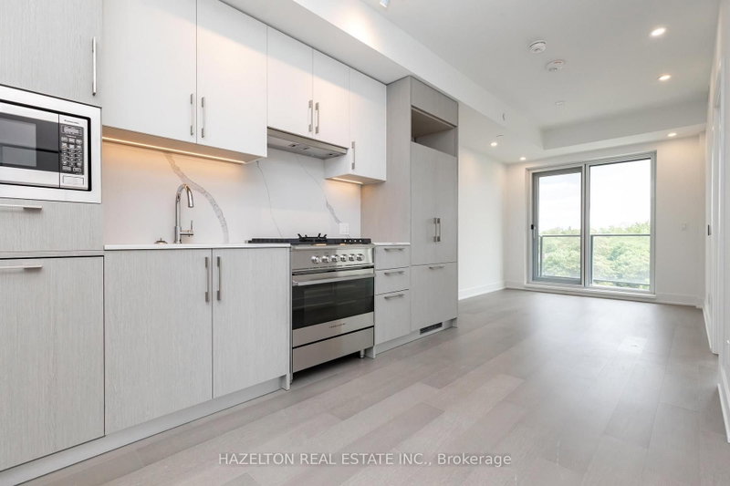 605 - 8 Manor Road W