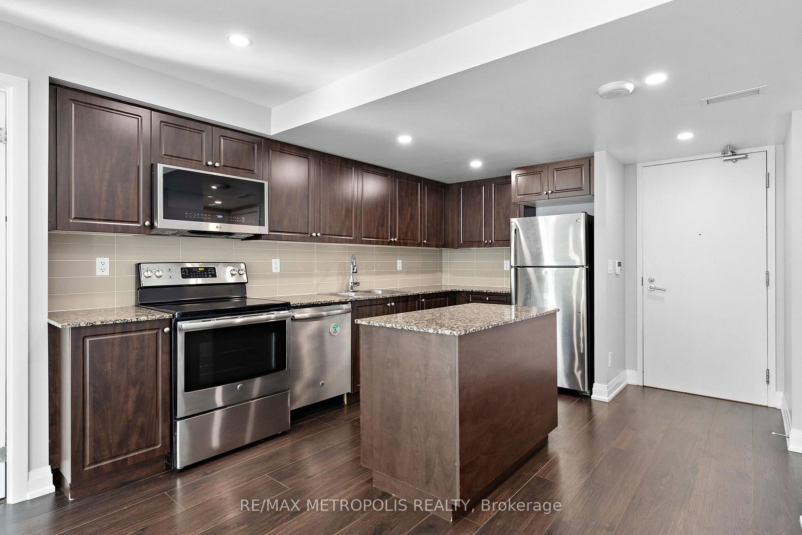 209 Fort York Boulevard • #678 • Toronto, ON photo 17