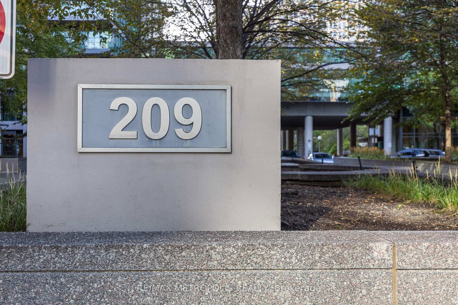209 Fort York Boulevard • #678 • Toronto, ON photo 3