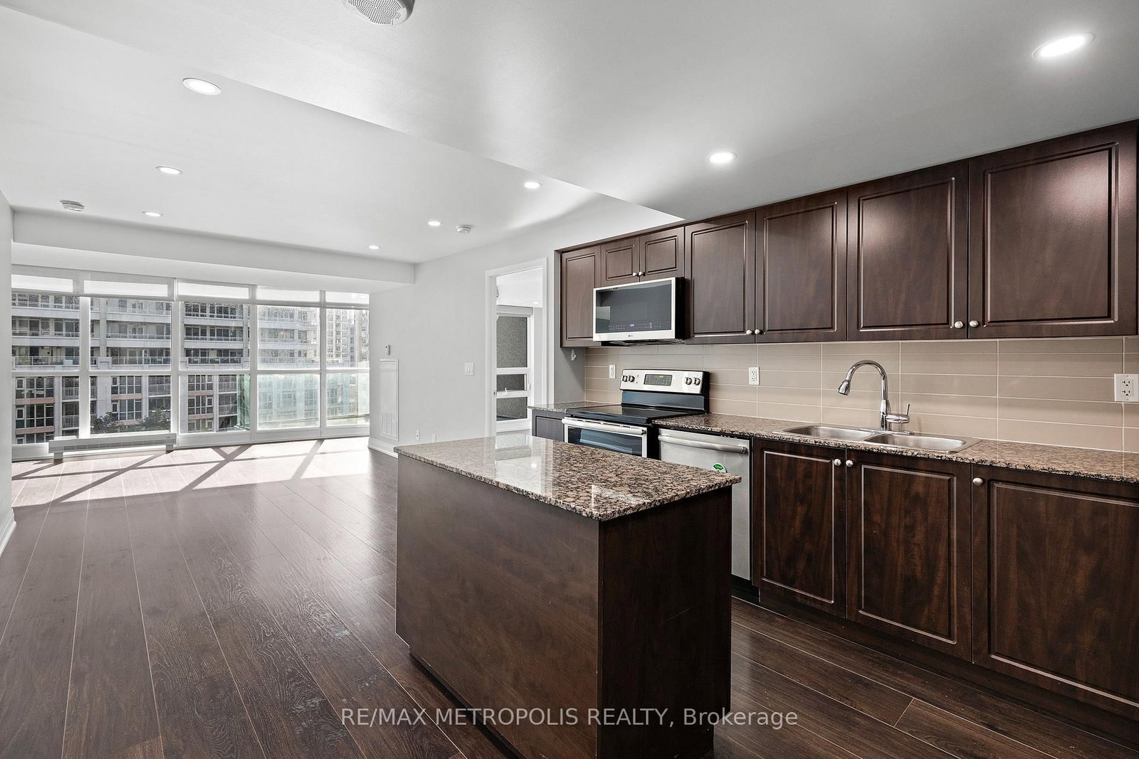 209 Fort York Boulevard • #678 • Toronto, ON photo 4