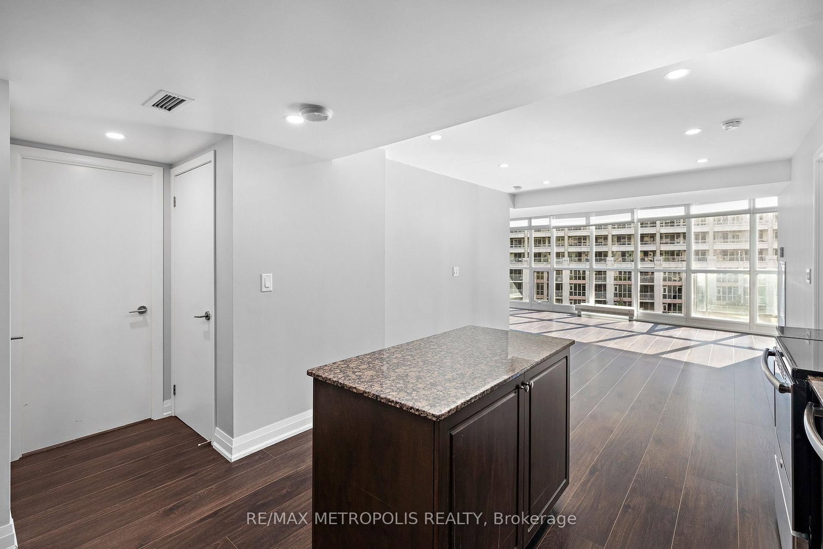 209 Fort York Boulevard • #678 • Toronto, ON photo 6