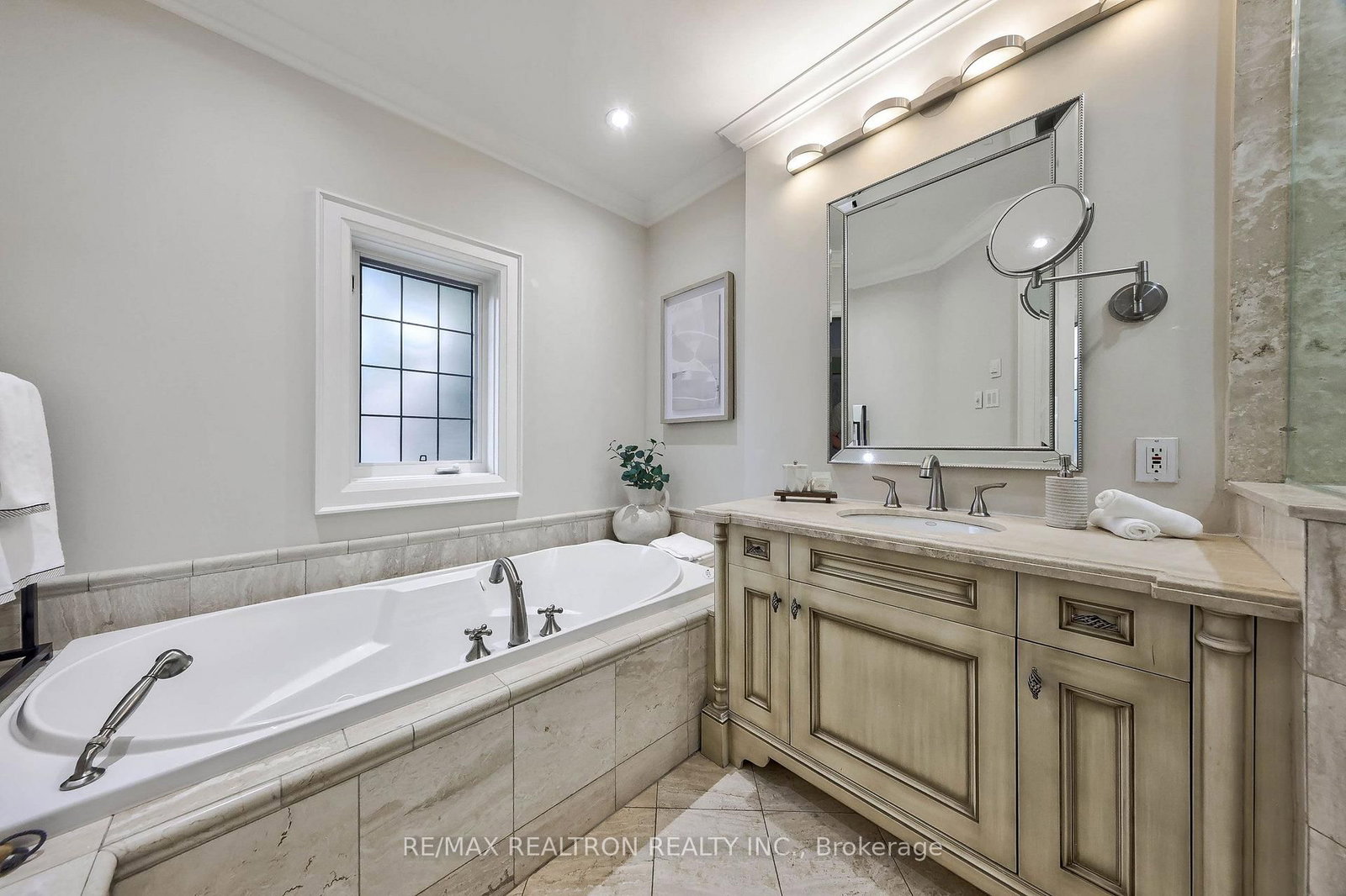 43 Joicey Boulevard • Toronto, ON photo 15