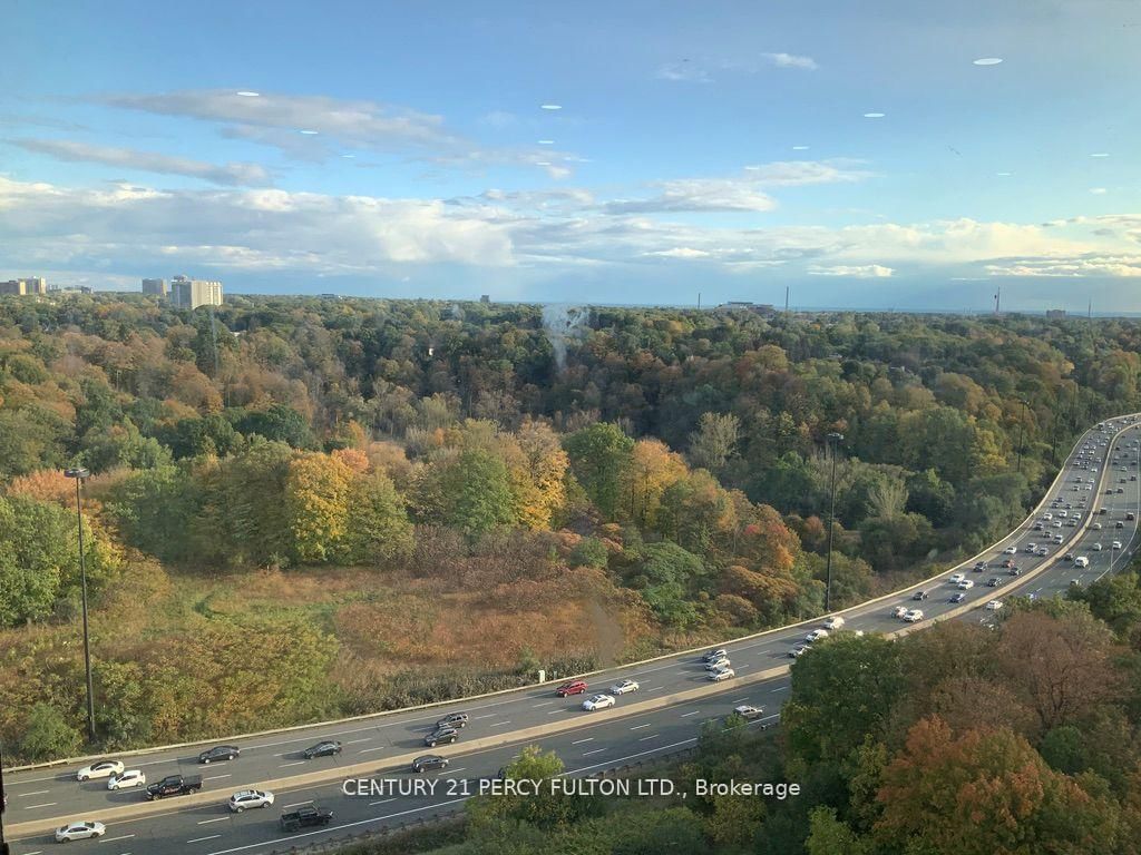 10 Sunny Glen Way • #1904 • Toronto, ON photo 13