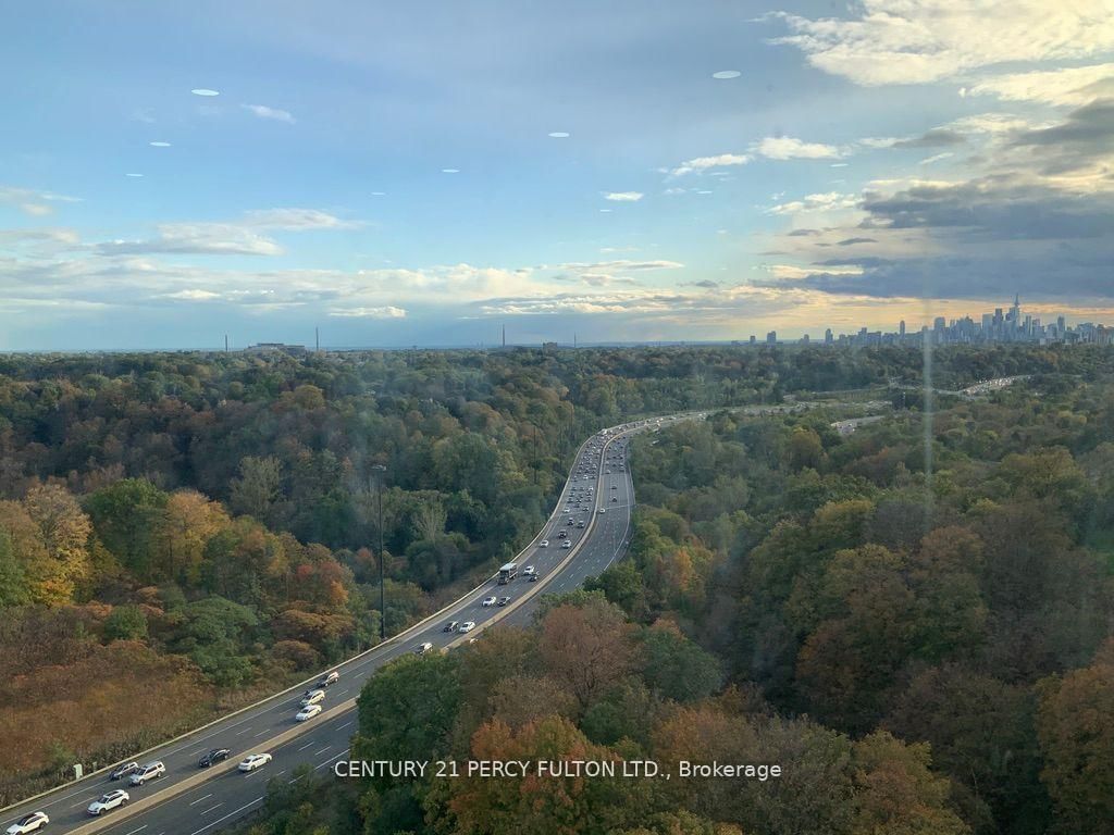 10 Sunny Glen Way • #1904 • Toronto, ON photo 14