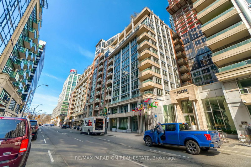 213 - 270 Wellington Street W
