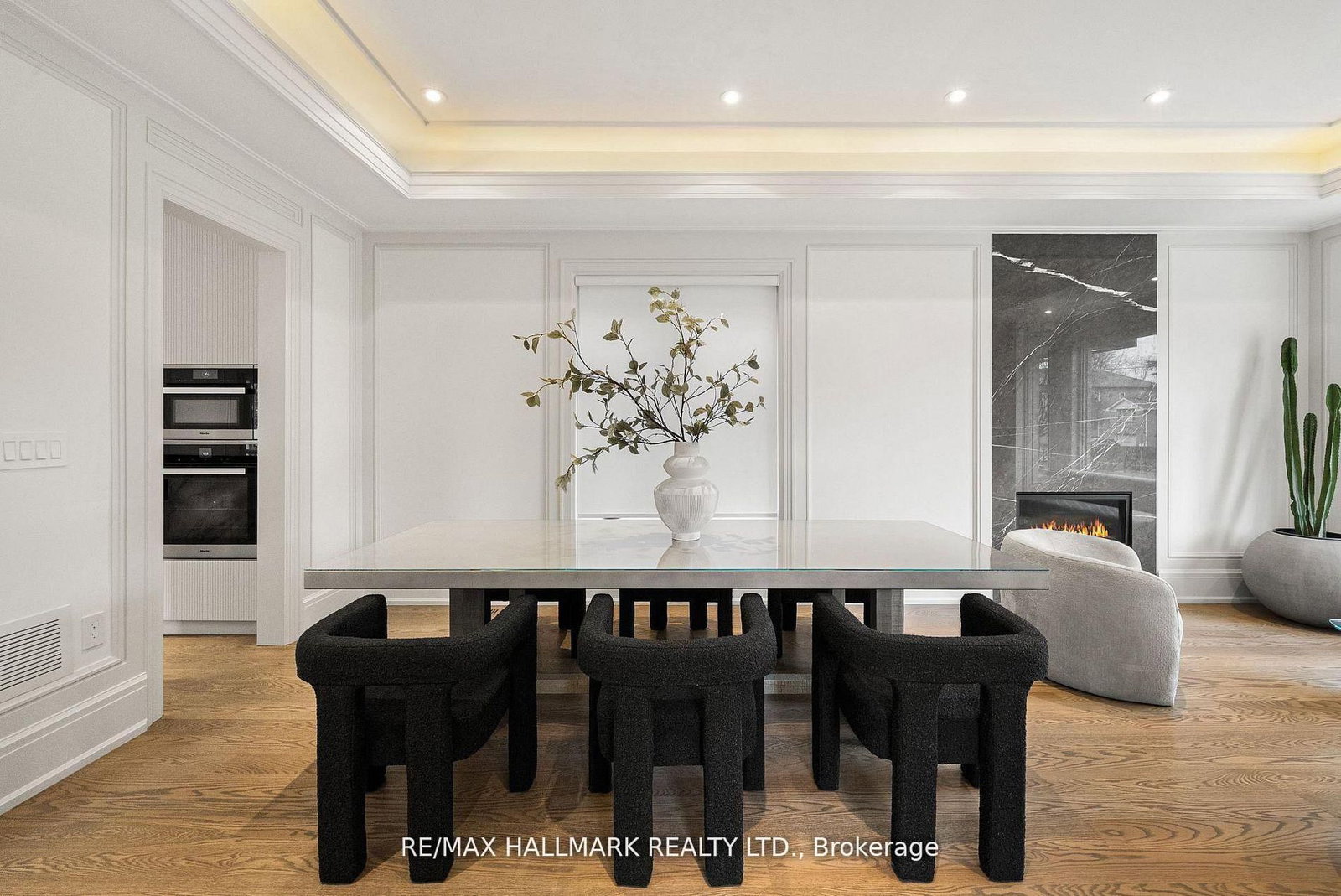 210 Horsham Avenue • Toronto, ON photo 11