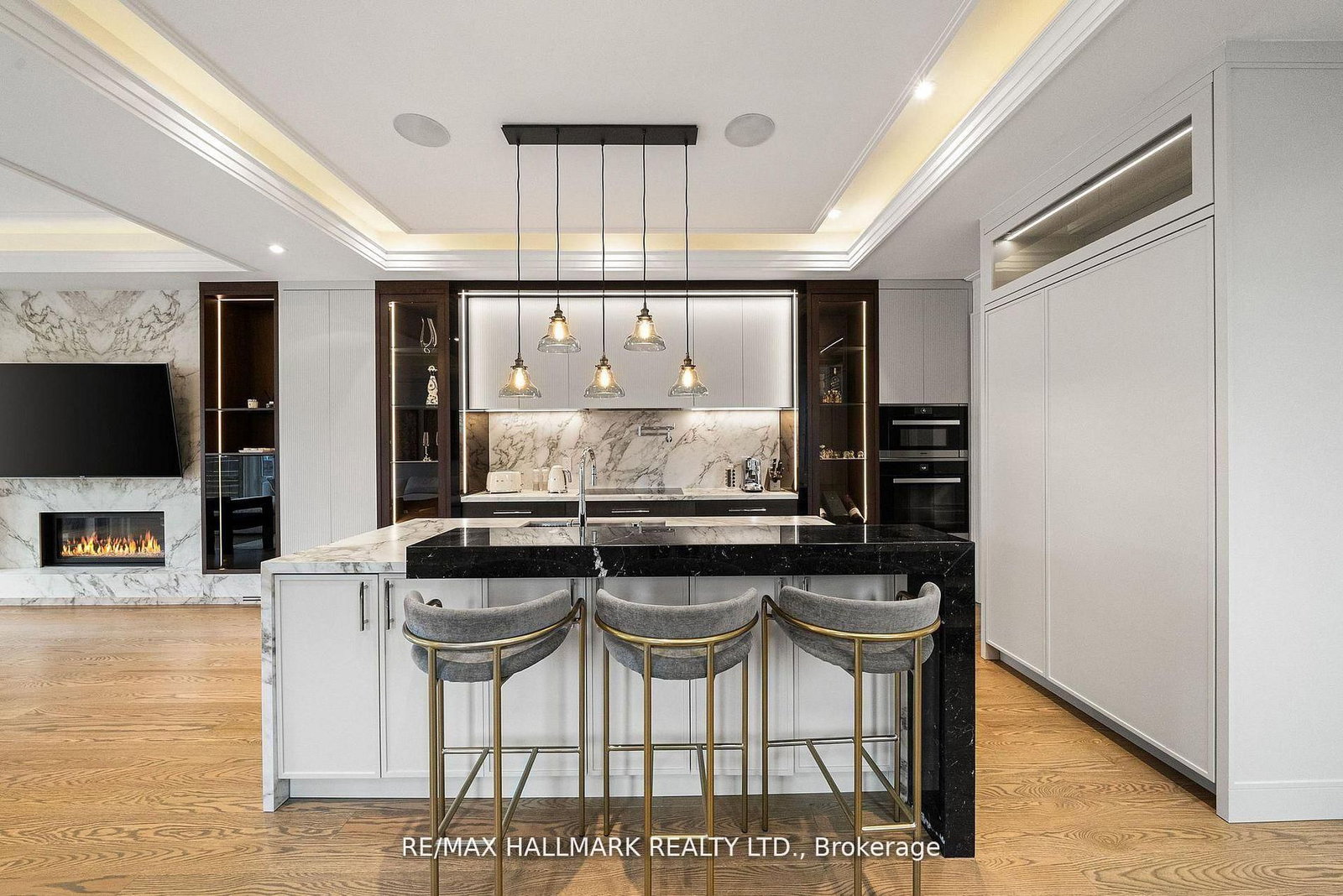 210 Horsham Avenue • Toronto, ON photo 14