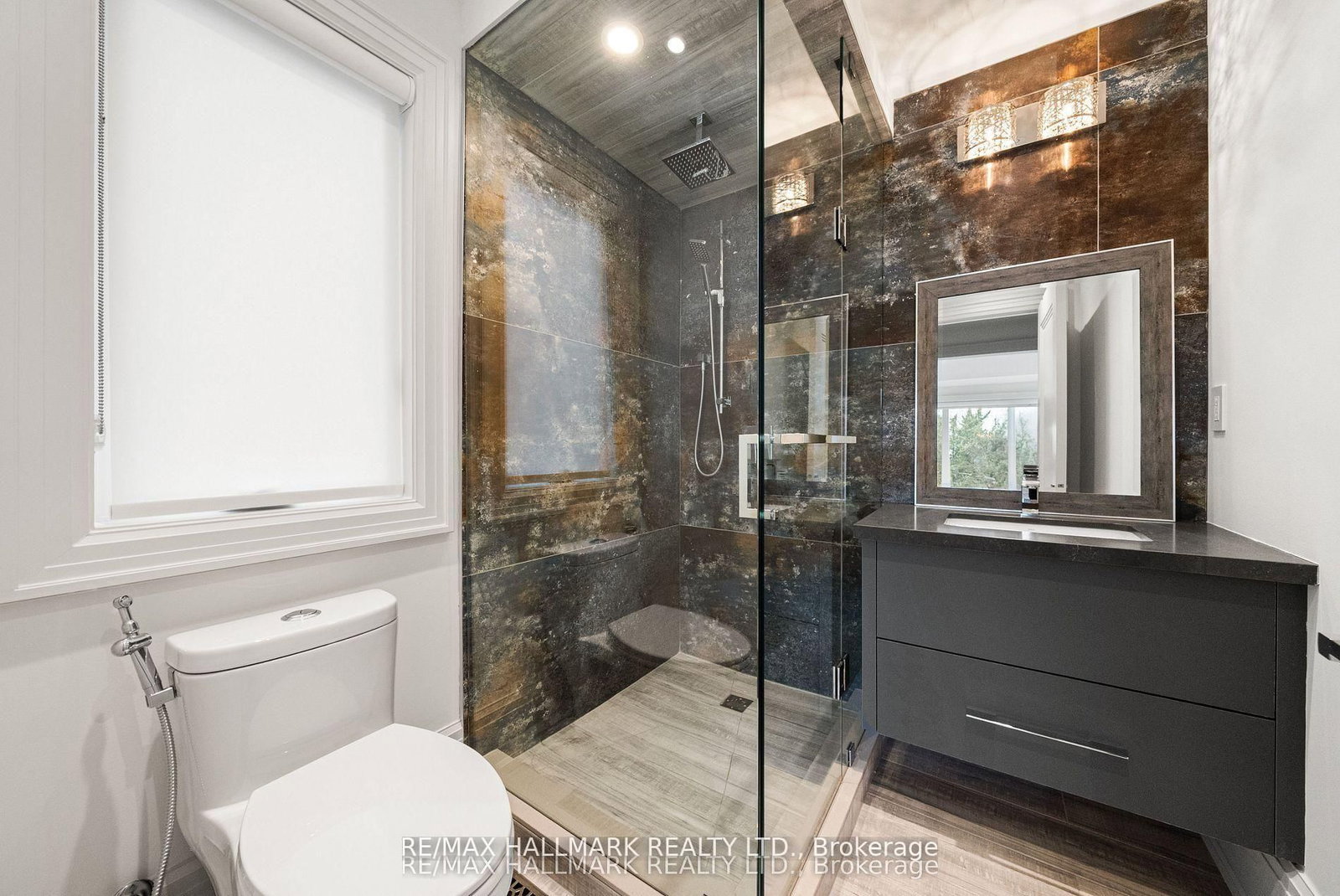 210 Horsham Avenue • Toronto, ON photo 38