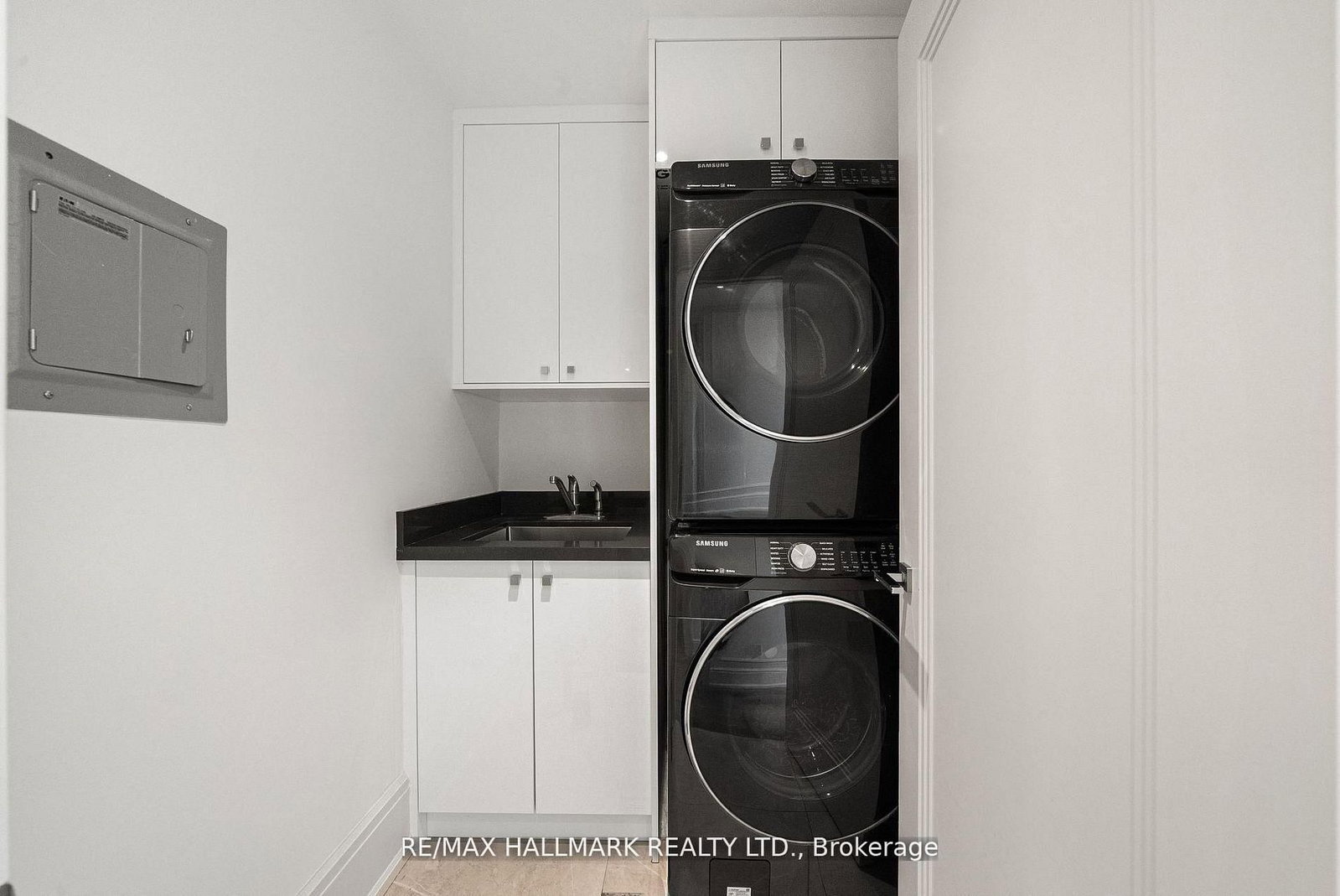 210 Horsham Avenue • Toronto, ON photo 42