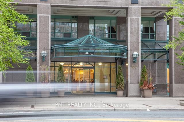 901 - 889 Bay Street