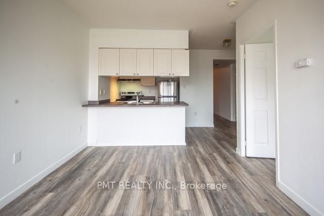 901 - 889 Bay Street