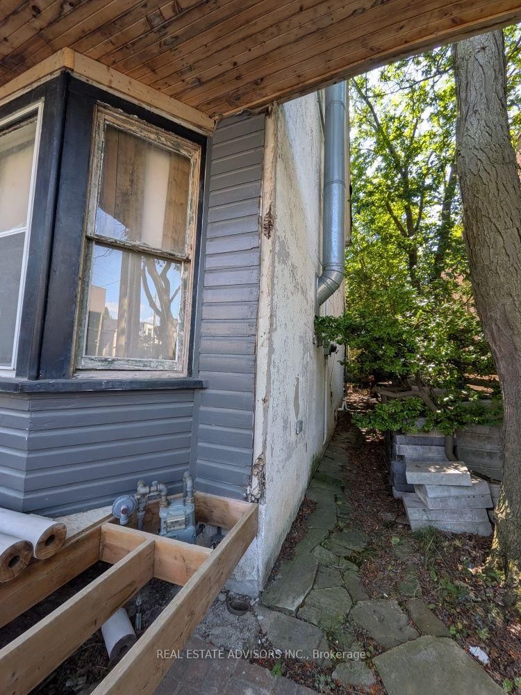 29 Thelma Avenue • Toronto, ON photo 11