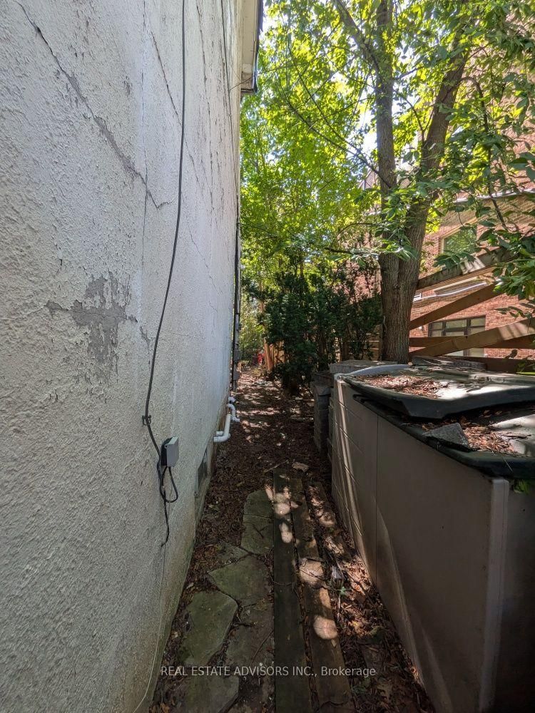 29 Thelma Avenue • Toronto, ON photo 16