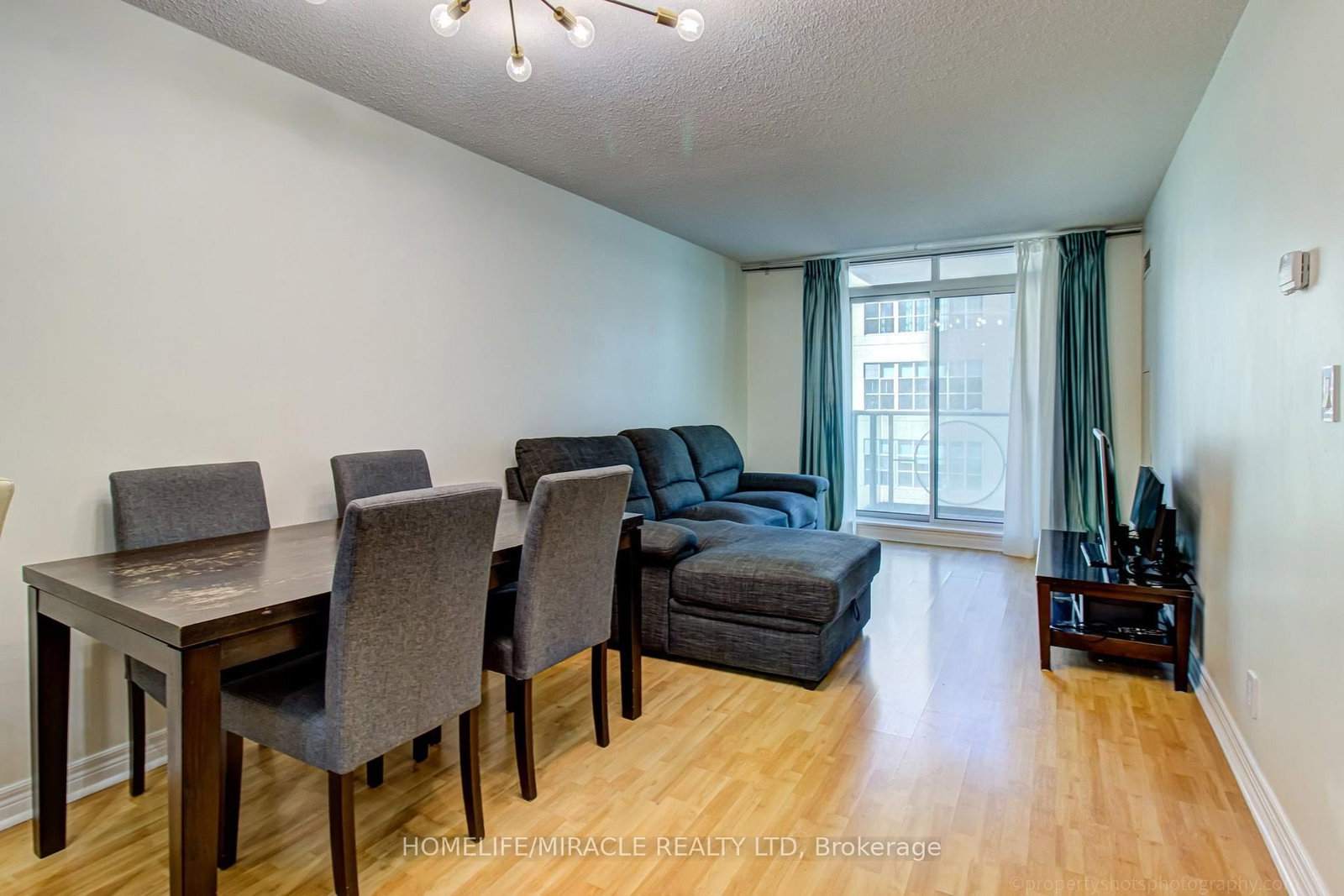 212 Eglinton Avenue • #705 • Toronto, ON photo 10