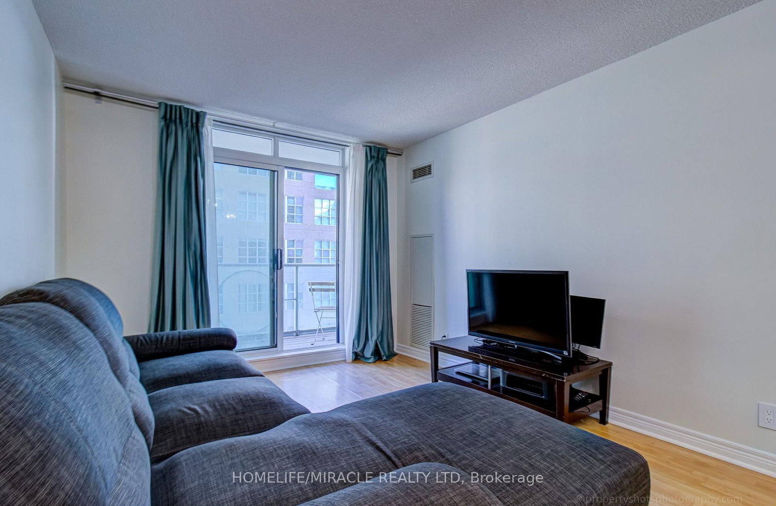 212 Eglinton Avenue • #705 • Toronto, ON photo 11