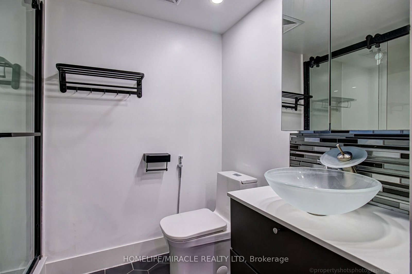 212 Eglinton Avenue • #705 • Toronto, ON photo 13
