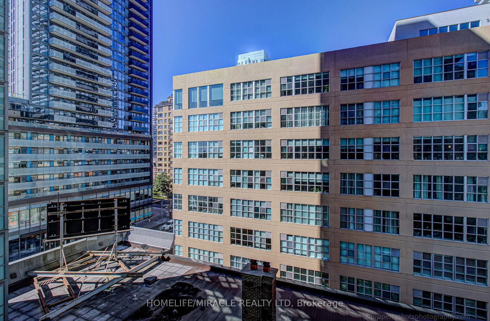 212 Eglinton Avenue • #705 • Toronto, ON photo 15