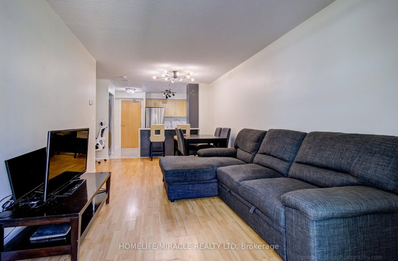 705 - 212 Eglinton Avenue