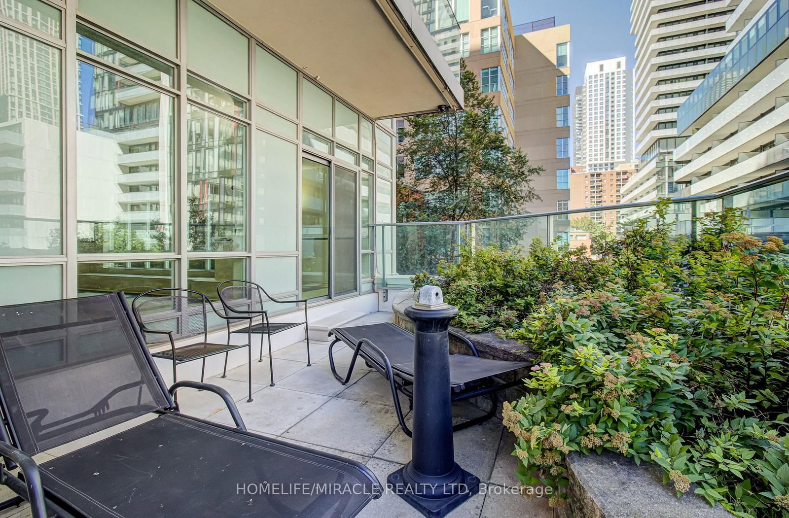 212 Eglinton Avenue • #705 • Toronto, ON photo 24