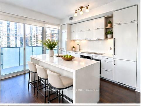 1707 - 65 St Mary Street W