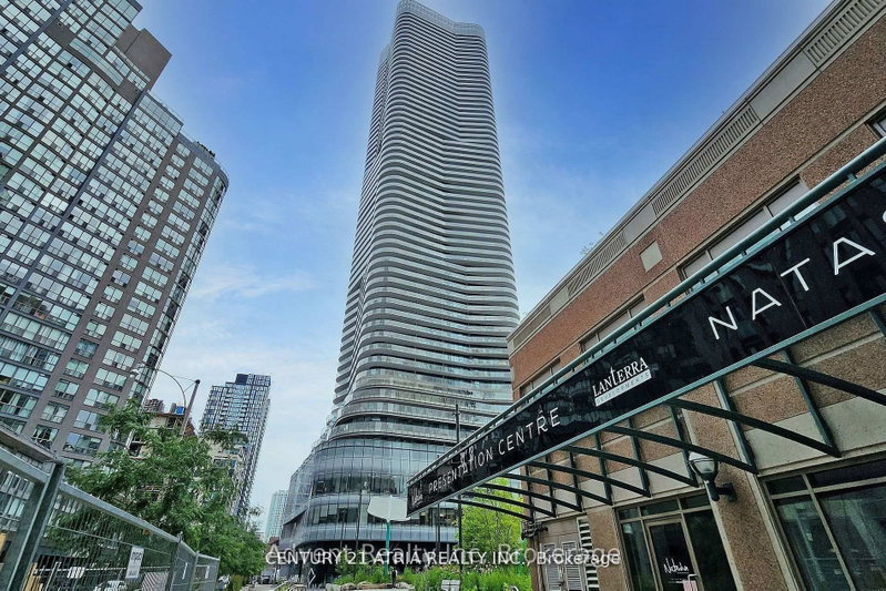 5213 - 11 Wellesley Street W