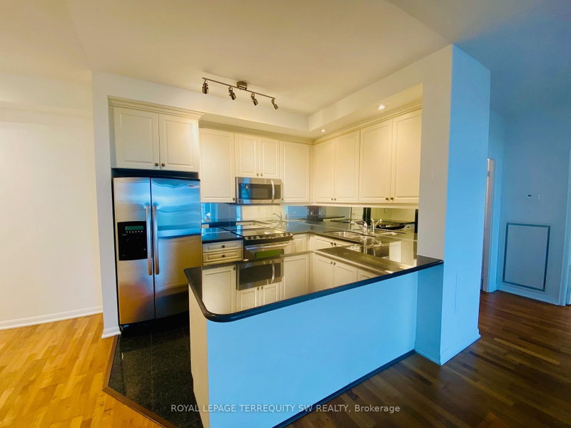 912 - 628 Fleet Street