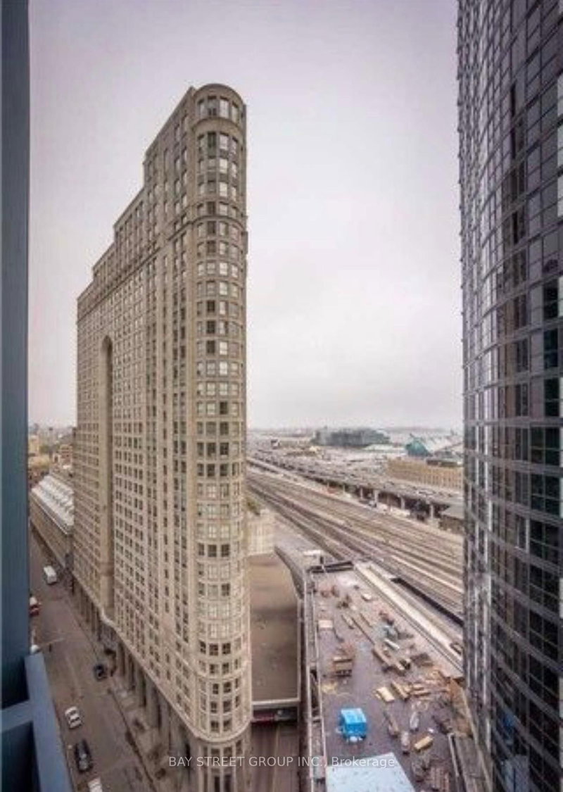 1601 - 8 The Esplanade Avenue
