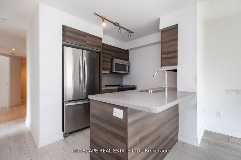 315 - 525 Adelaide Street W
