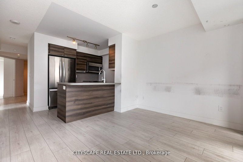 315 - 525 Adelaide Street W