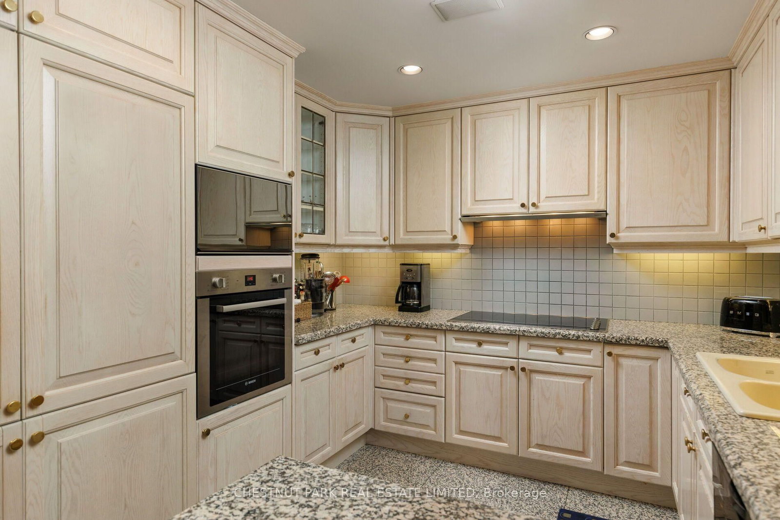 77 Avenue Road • #612 • Toronto, ON photo 17