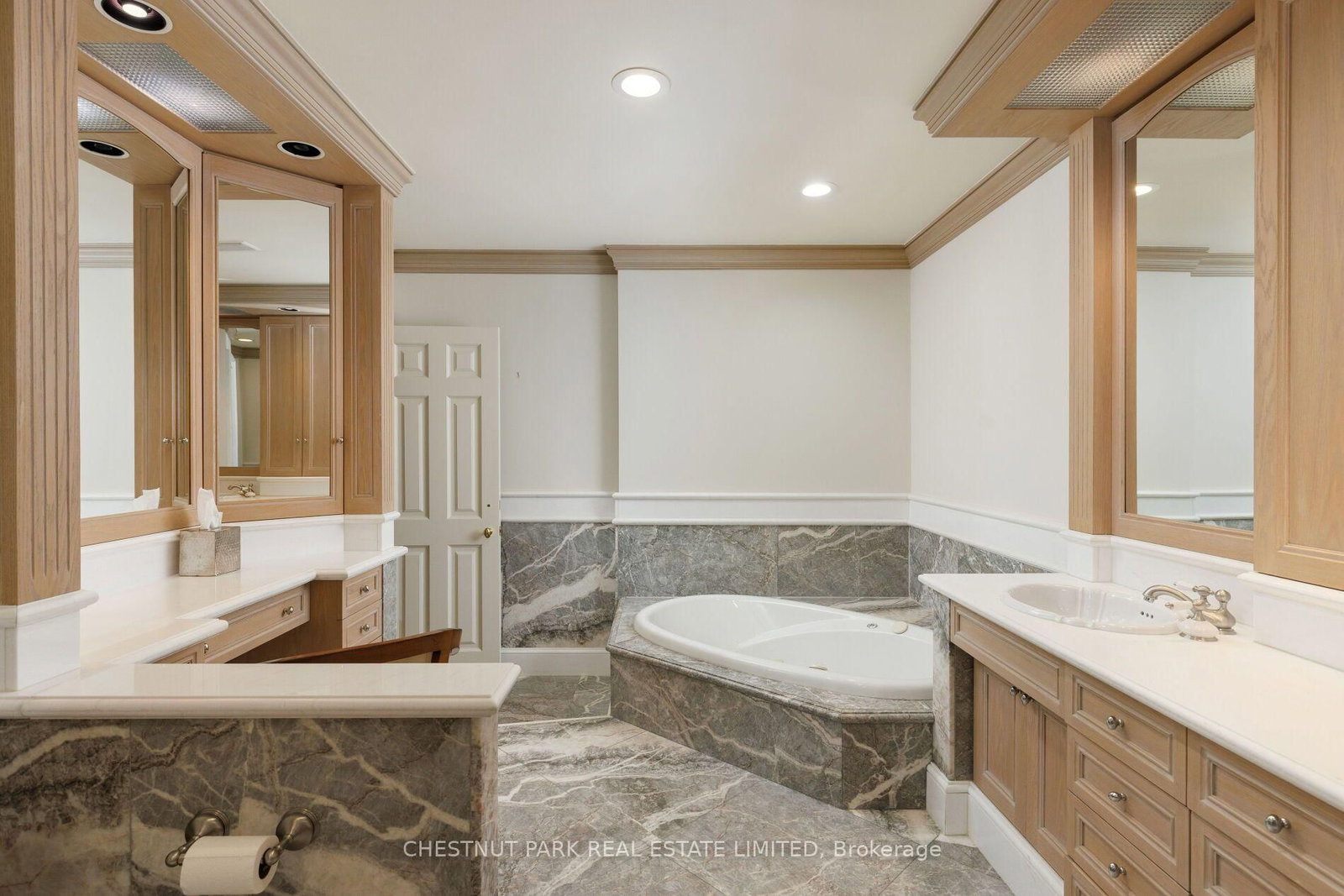 77 Avenue Road • #612 • Toronto, ON photo 25