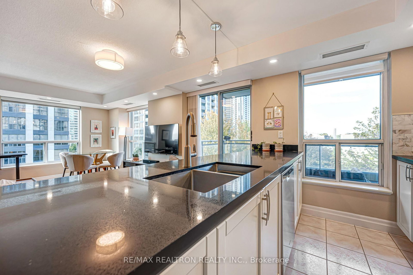 188 Doris Avenue • #515 • Toronto, ON photo 16