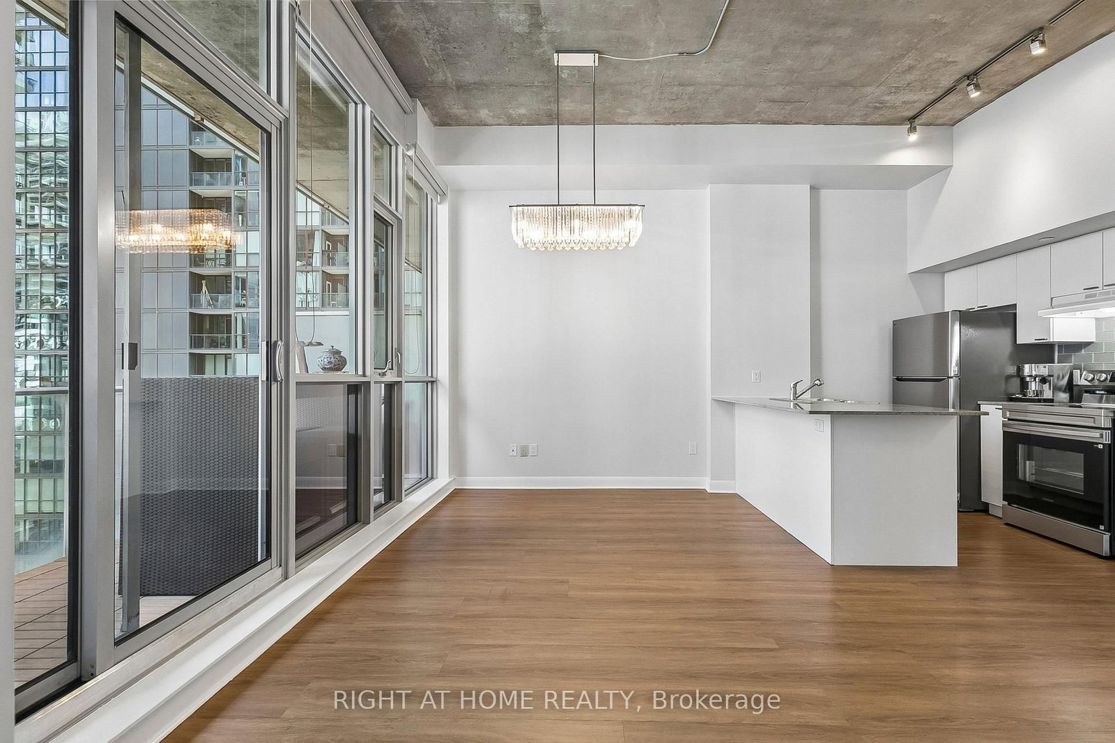 375 King Street W • #1606 • Toronto, ON photo 11