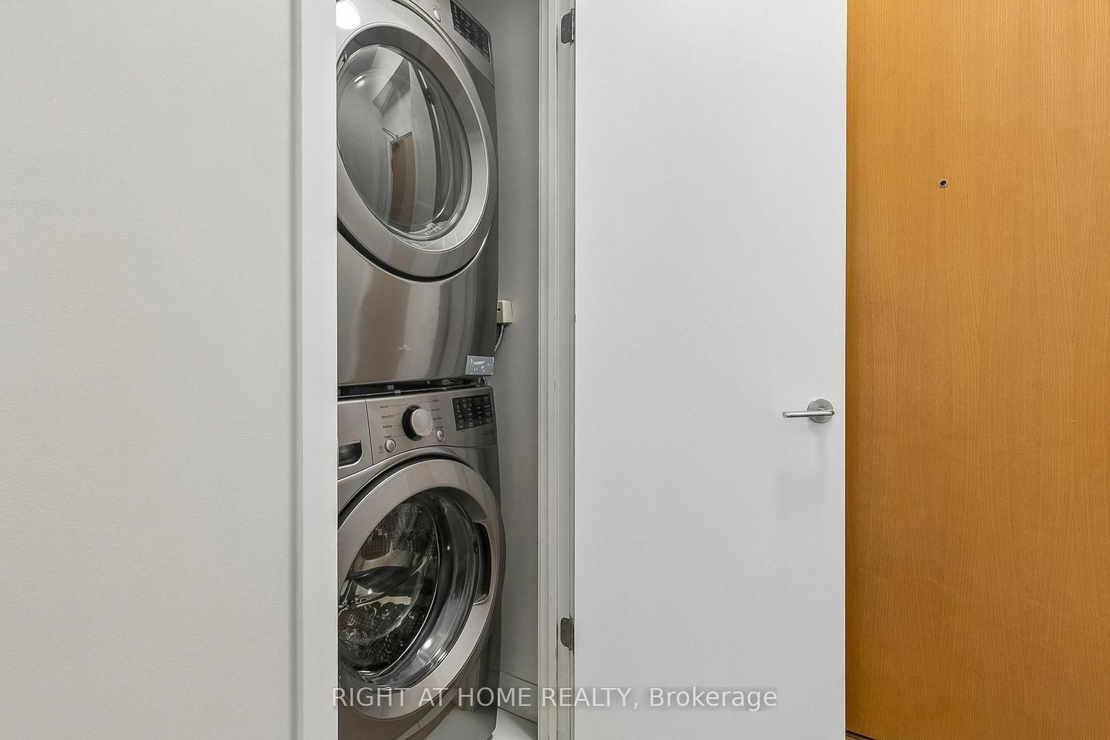 375 King Street W • #1606 • Toronto, ON photo 24