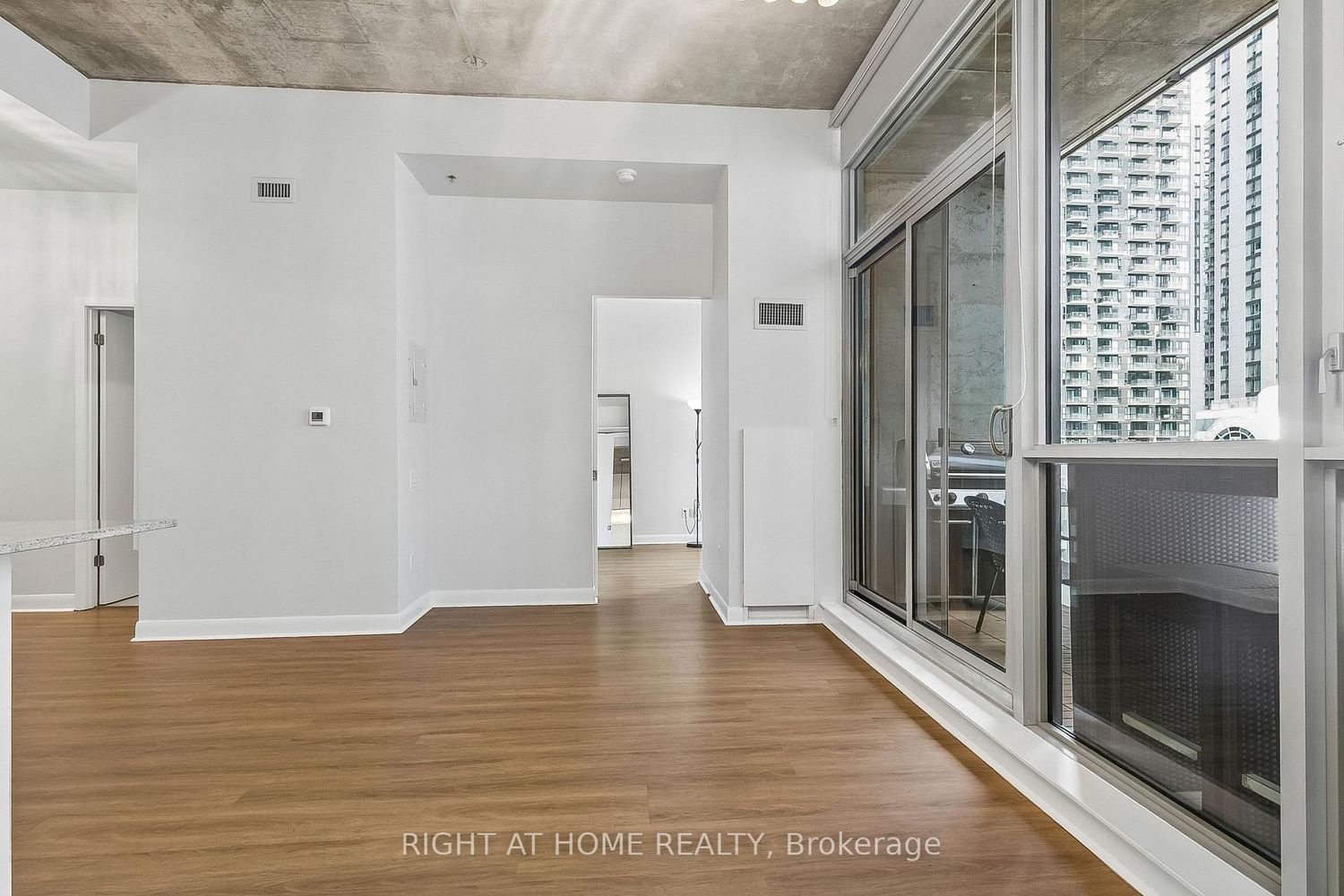 375 King Street W • #1606 • Toronto, ON photo 8