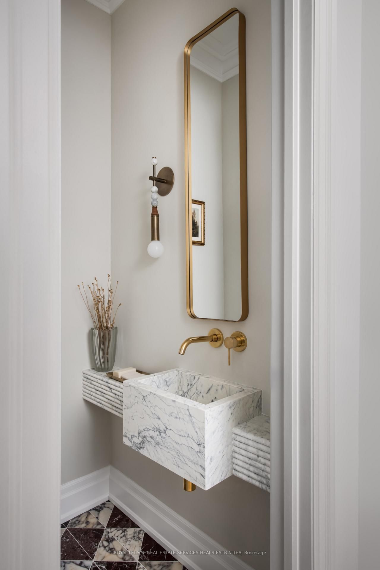 23 Lippincott Street • Toronto, ON photo 14