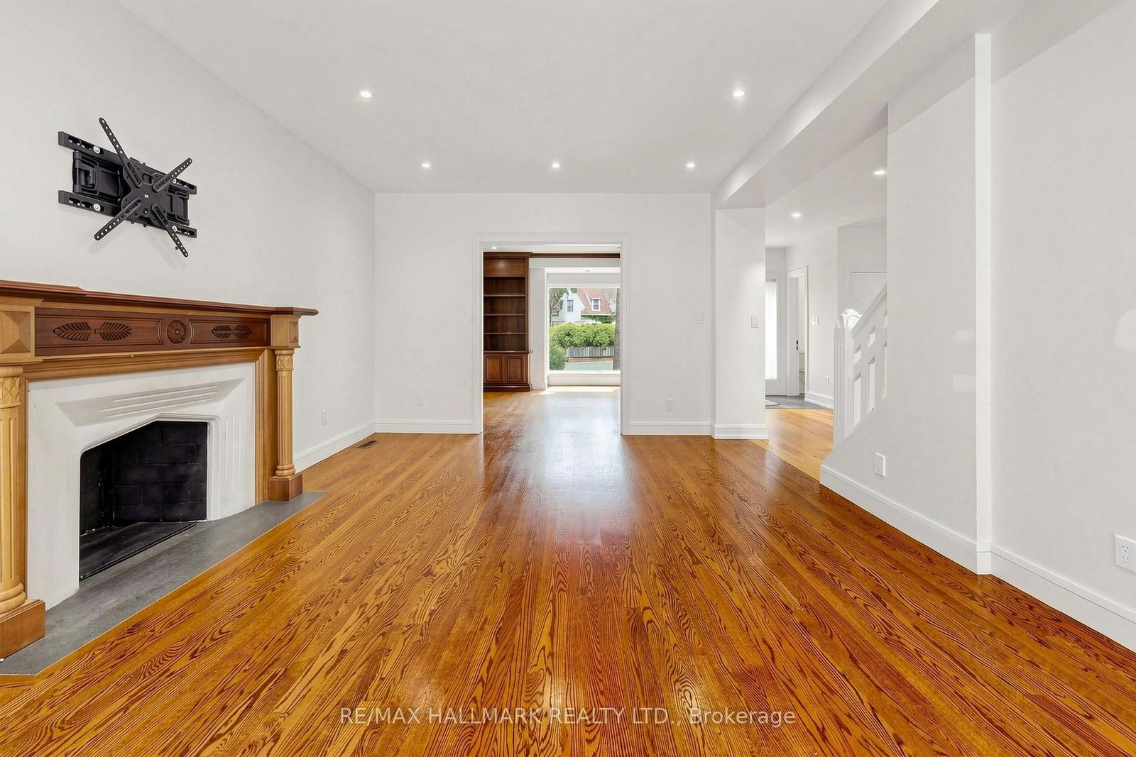 40 Donino Avenue • Toronto, ON photo 12